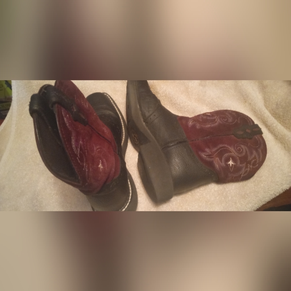Like New Justin Gypsy Black and Maroon Western Boots - Picture 2 of 4